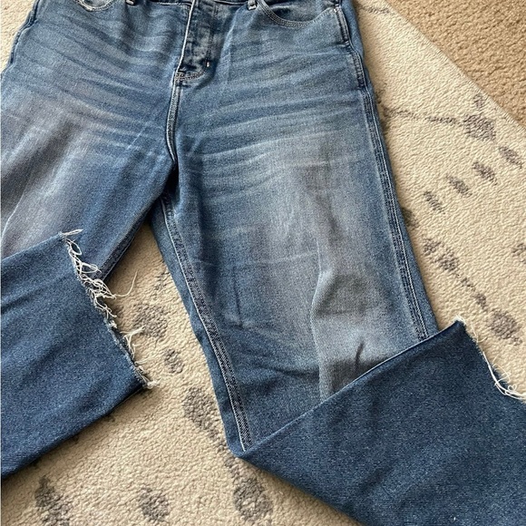 Hollister Vintage Stretch High-Rise Boyfriend Jeans - Picture 2 of 7